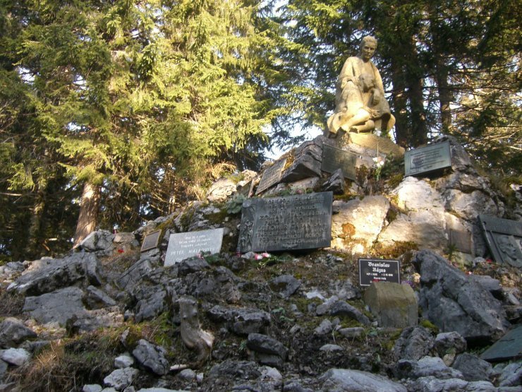 Symbolický cintorín a vyhliadková veža